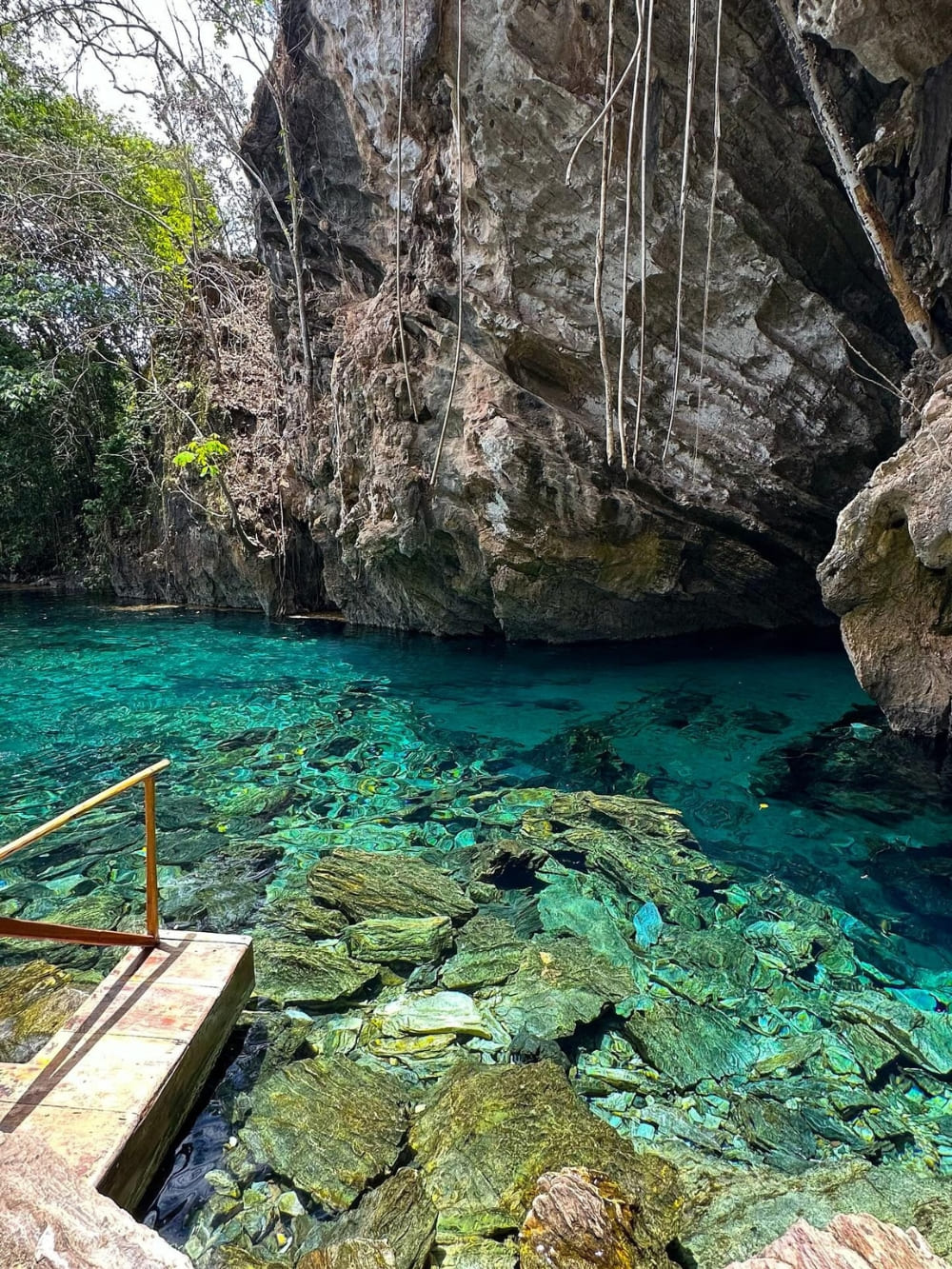 The crystal-clear blue waters of the Japanese Lagoon surrounded by rocky cliffs in Pindorama do Tocantins.