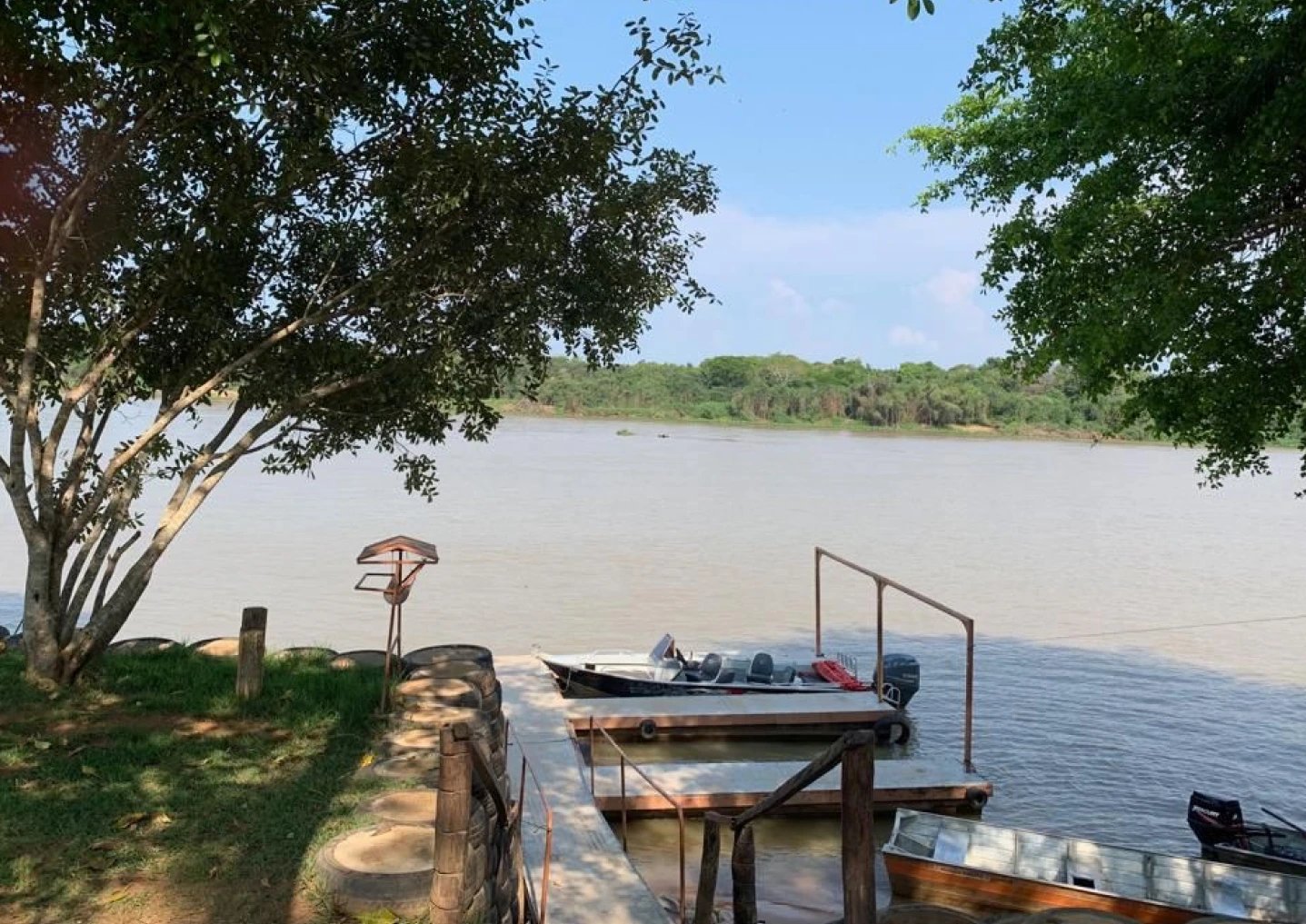 Boats ready, river waiting — every safari begins here. Photo 3