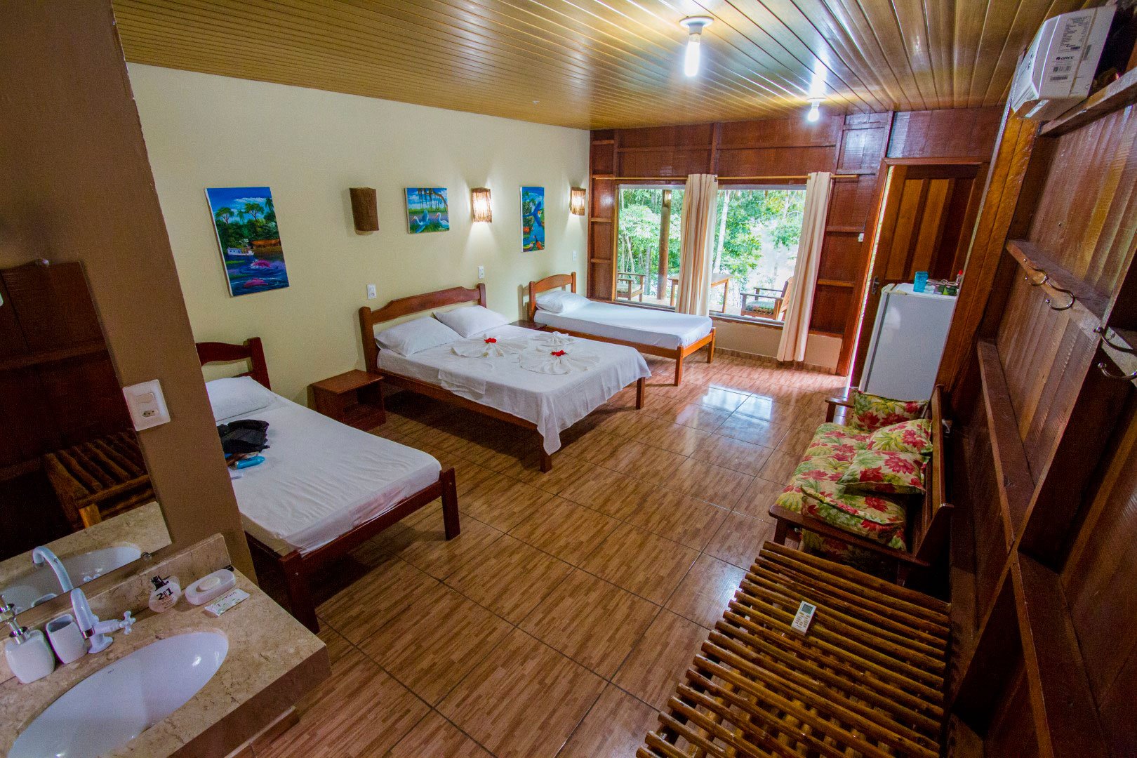 The superior triple bungalow offers space, an en-suite and cool air conditioning. Spacious superior triple bungalow with three beds, en-suite sink and air conditioning in the Amazon